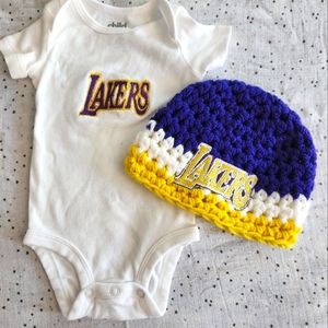 LA LAKERS onesie and hat 0-3m